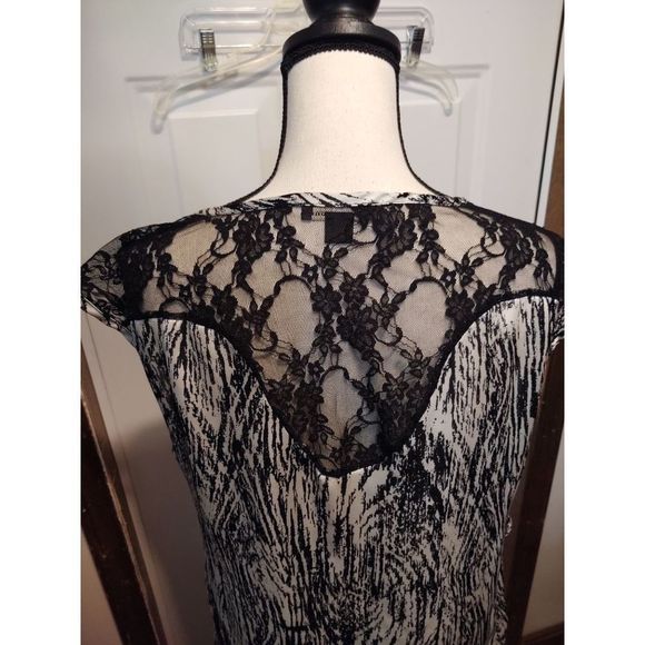 21 Black & White Lacy Blouse Women's Size SP‎ Made in USA RN 94981 Measurements - Picture 5 of 7